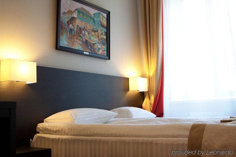 Optima Collection Kharkiv Hotel Room photo